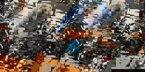 علت خاموش شدن بیل مکانیکی