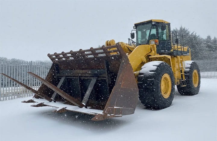 لودر کوماتسو WA600-1 در برف