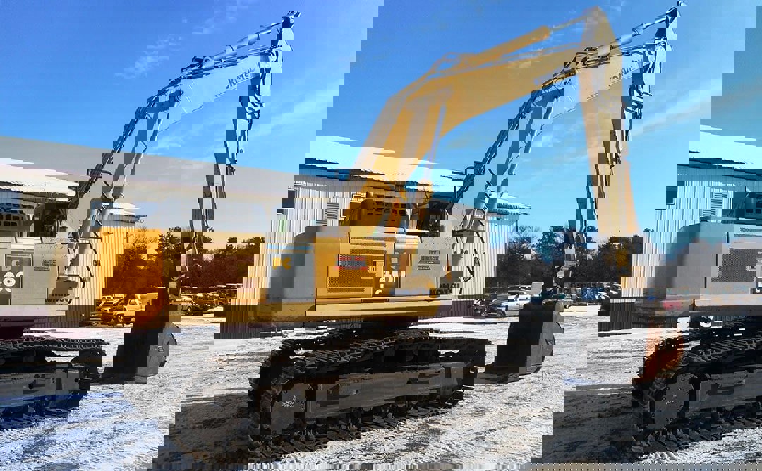 بیل مکانیکی کوماتسو PC400 در برف