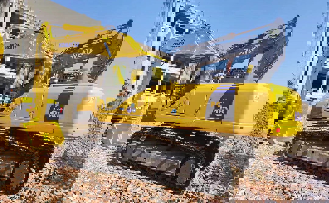 بیل کوماتسو PC400 در ساختمان سازی